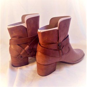 NEW! UGG Leather Boots in Size 11, West Elysian